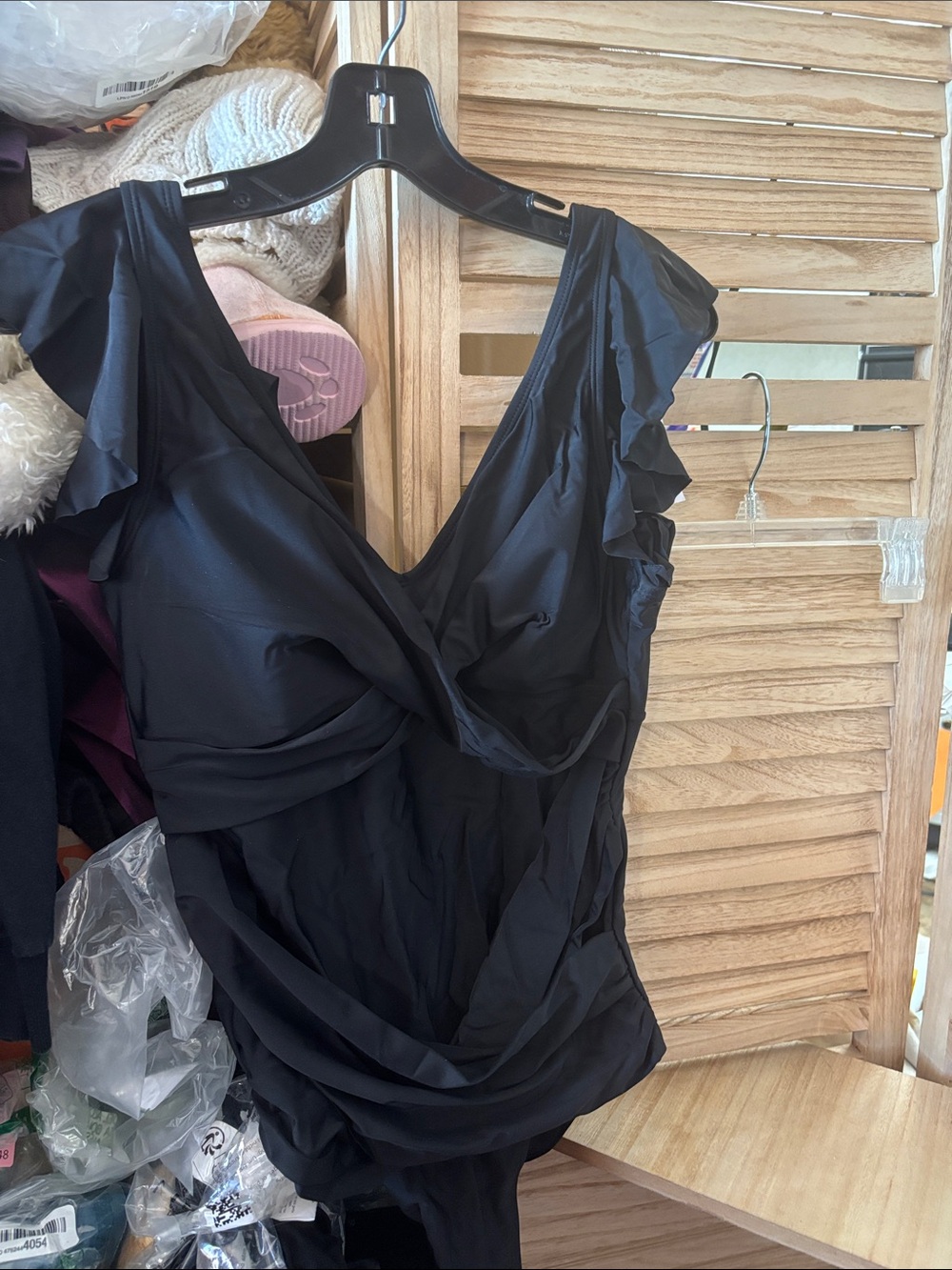 Black Women's Ruffled V-Neck Swimsuit Medium NWT